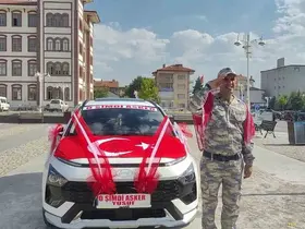 Askerlik hayalini temsili eğlence ile gerçeğe dönüştürdüler
