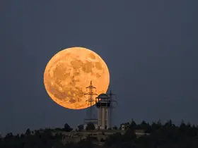 Astrofotoğrafçı ’Çilek Dolunayı’nı böyle görüntüledi
