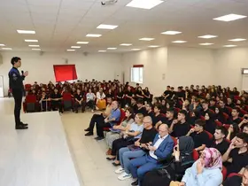 Astronot Atasever, öğrencilere deneyimlerinden bahsetti
