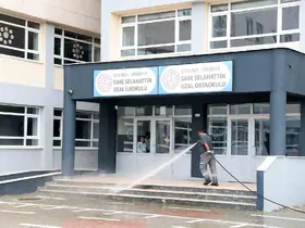Ataşehir’de okullar temizlenerek yeni eğitim dönemine hazırlanıyor
