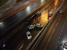 Ataşehir’de zincirleme kaza: Yardım için duran araçlar da kazaya karıştı, 3 yaralı
