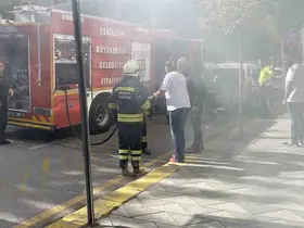 Atatürk Caddesi’nde o senaryo gerçeğe döndü: Yangına giden itfaiye ekipleri ilerleyemedi
