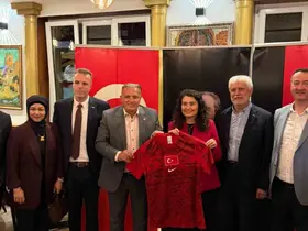 ATFF Başkanı Ayhan Yıldız’dan Başkonsolos Kaçar’a veda hediyesi
