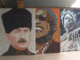 Atıkları sanat eserine dönüştürdü, tabloları tüm dünyada yer buldu
