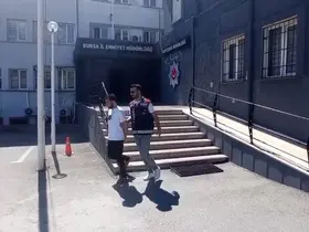 ATM’ye geleni sahte dekontla dolandırdı, polisten kaçamadı
