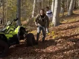 ATV ile takla attı

