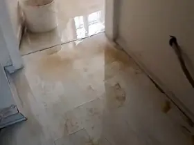 Avcılar’da İSKİ borusu patladı, evi su bastı
