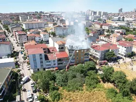 Avcılar’da korkutan çatı yangını
