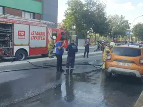 Avcılar’da park halindeki araç alev alev yandı
