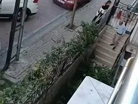 Avcılar’da park yeri tartışması kamerada
