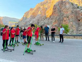 Ayaklı kaykay yarışları nefes kesti
