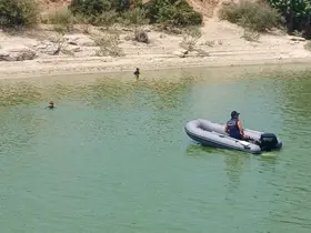 Aydın itfaiyesi göletin dibindeki 50 bin dolarlık bambiyi tek parça olarak çıkarmayı başardı
