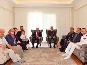 Aydın Valisi Varol, gazi Çakır ve ailesiyle bir araya geldi
