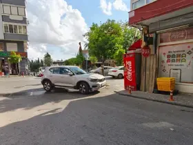 Aydın’da duyarsız araç parkı trafiği kilitledi
