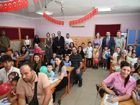 Aydın’da okula ilk adım atan minikler yalnız kalmadı
