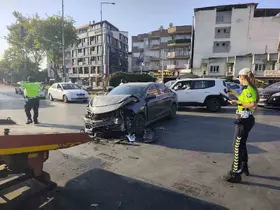 Aydın’daki kazada baba ve oğlu yaralandı
