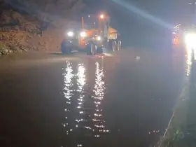 Aydın’ı sağanak vurdu: Söke ve Kuşadası yollarında ulaşım durdu
