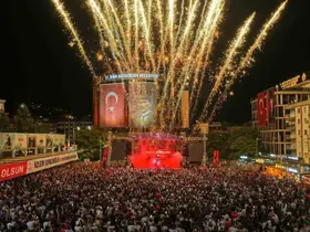 Aydın’ın kurtuluş coşkusu Atatürk Kent Meydanı’na sığmadı
