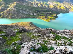 Ayı Nevruzu Gerger kayalıklarını renklendirdi
