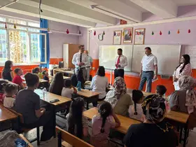 AYSO’dan ihtiyaç sahibi öğrencilere 500 okul çantası desteği
