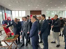 Ayvacık’ta Sanatla Değişen Hayatlar Sergisi Açıldı
