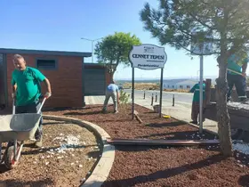 Ayvalık Belediyesi Park Bahçeler Müdürlüğü çalışanlarının mesaisi bitmiyor
