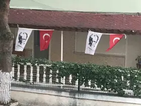 Ayvalık-Sarımsaklı’da Atatürk ve Cumhuriyet sevgisi sokağa taşıyor
