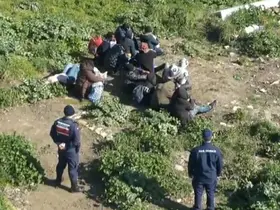 Ayvalık’ta 3’ü çocuk 25 göçmen yakalandı

