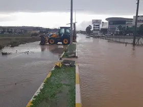 Ayvalık’ta metrekareye 105.3 kilogram düşen yağış hayatı felç etti
