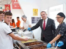Ayvalık’ta öğrenci kent lokantasında 50 liraya üç çeşit yemek hizmeti
