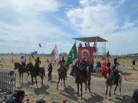 Ayvalık’ta rahvan at yarışlarında 100 at piste çıktı
