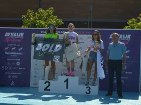 Ayvalık’ta yarı maratonun şampiyonları ödüllerini aldı
