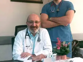 Baba oğul aynı hastanede görev yapıyor
