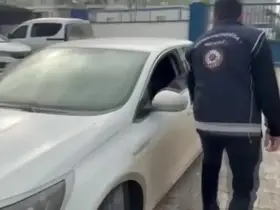 Bagajından 2 kişi çıktı: 8 göçmeni kaçırırken yakalandı