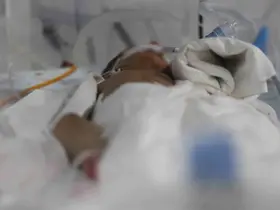 Bağırsak ameliyatıyla sağlığına kavuşan bin 300 gramlık Suriyeli prematüre bebeğin babasından Türkiye’ye övgü dolu sözler
