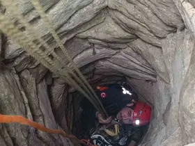 Bahçedeki kuyuya düşen 94 yaşındaki adam kurtarıldı
