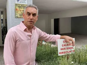 Bahçesinden sürekli çiçek çalınan apartmanın yöneticisinden ilginç uyarı
