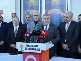 Bakan Bak: "Birileri gibi deprem turisti değiliz, sözümüzü yerine getirdik"
