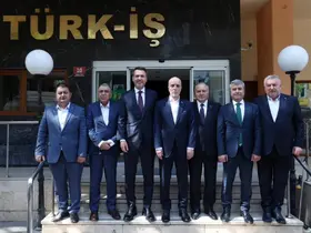 Bakan Bayraktar, Türk-İş Genel Başkanı Atalay ile bir araya geldi