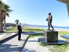 Bakan Bolat, KKTC’de şehit Yüzbaşı Cengiz Topel’in anıtını ziyaret etti
