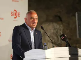 Bakan Ersoy: "Antalya’ya gelen ziyaretçi sayısı 11,7 milyona ulaştı"
