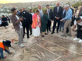 Bakan Ersoy, Dülük Antik Kenti’nde müzik dinletisine katıldı
