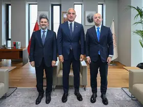 Bakan Ersoy ile THY Yönetim Kurulu Başkanı Şeker bir araya geldi
