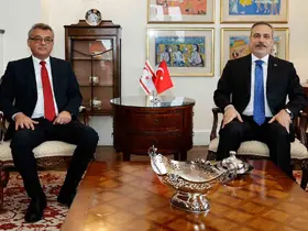 Bakan Fidan, KKTC Cumhurbaşkanı Erhürman ve Dışişleri Bakanı Ertuğruloğlu ile bir araya geldi
