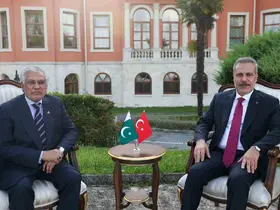 Bakan Fidan, Pakistanlı mevkidaşı Dar ile bir araya geldi
