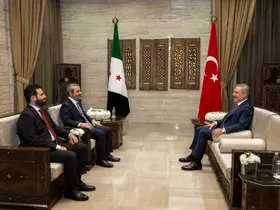 Bakan Fidan, Suriyeli mevkidaşı Şeybani ve Suriye İçişleri Bakanı Hattab ile üçlü görüşme gerçekleştirdi
