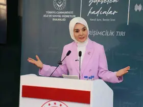 Bakan Göktaş, Hakkari’de kadınlarla buluştu
