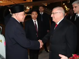 Bakan Güler, Türkiye’ye gelen Malezya Başbakanı İbrahim’i havaalanında karşıladı
