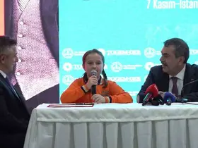 Bakan ile minik öğrencinin gülümseten anları
