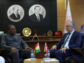 Bakan Işıkhan Gana Çalışma, İşler ve İstihdam Bakanı Pelpuo ile bir araya geldi.